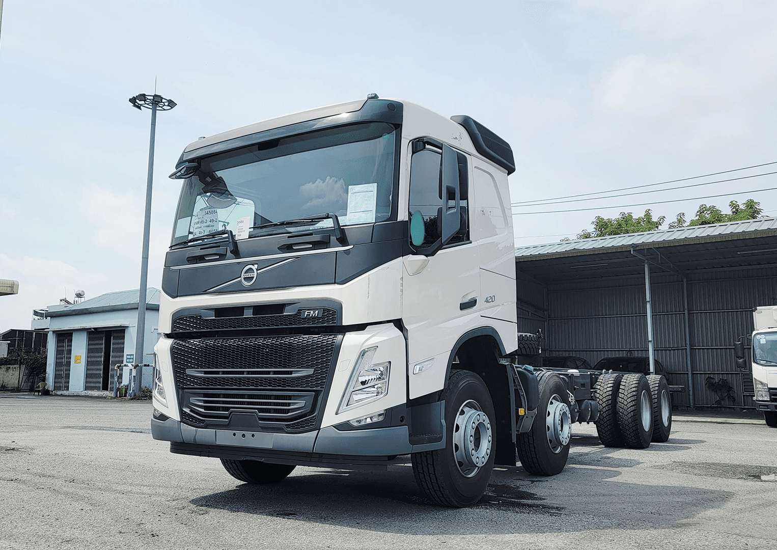 Xe tải 4 chân Volvo 